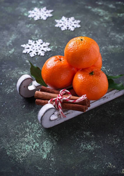 Composición de Navidad o Año Nuevo con mandarinas — Foto de Stock