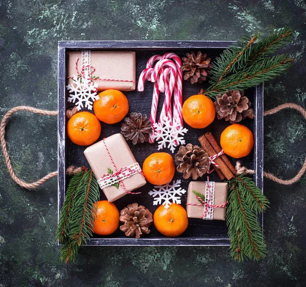 Composición de Navidad o Año Nuevo con mandarinas — Foto de Stock