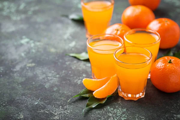 Zumo o licor de mandarina fresca — Foto de Stock