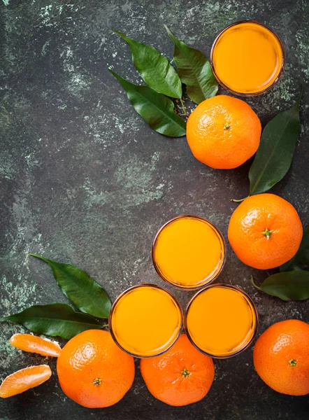 Świeżego soku z mandarynki lub alkohol — Zdjęcie stockowe