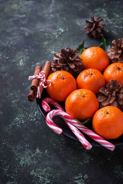 Mandalina ile Noel ve yeni yıl kompozisyon 