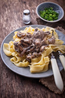 Makarna tagliatelle mantarlı