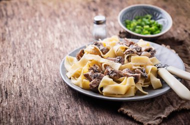 Makarna tagliatelle mantarlı