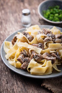 Makarna tagliatelle mantarlı