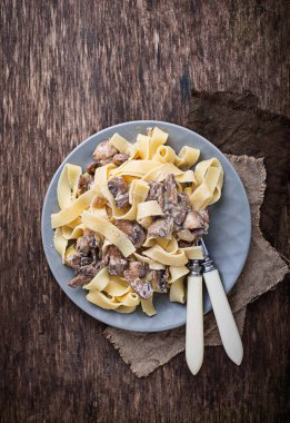 Makarna tagliatelle mantarlı