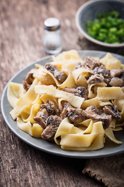Makarna tagliatelle mantarlı