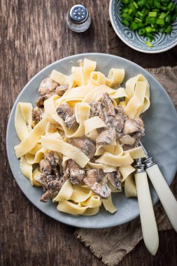 Makarna tagliatelle mantarlı