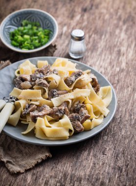 Makarna tagliatelle mantarlı