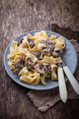 Makarna tagliatelle mantarlı