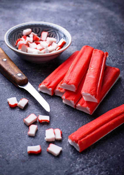 Yengeç surimi ve bıçak sopa