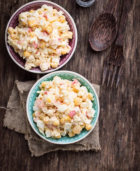 Yengeç sopa, pirinç ve mısır salatası