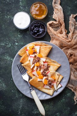 Krep krep farklı meyve ve çikolata ile