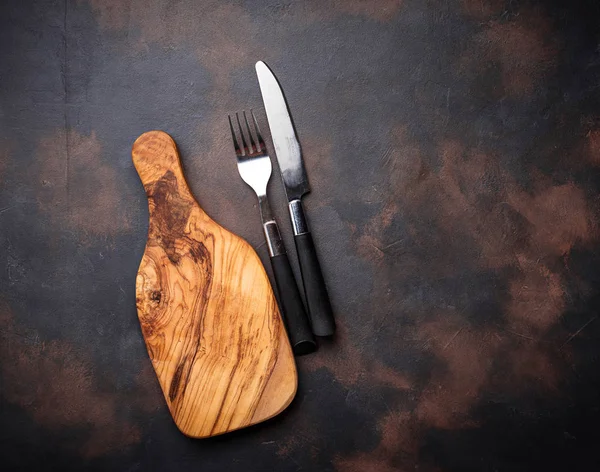 Tagliere, forchetta e coltello in legno — Foto Stock