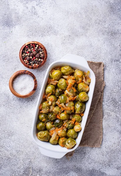 Baked brussels sprouts with carrot — Stock Photo, Image