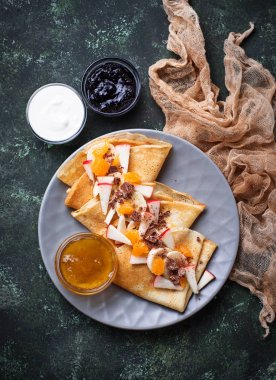 Krep krep farklı meyve ve çikolata ile