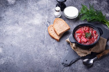Geleneksel Ukrayna pancar çorbası borsch