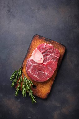 Çiğ et yemeye baharatlar ile 