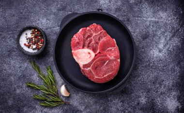 Çiğ et yemeye baharatlar ile 