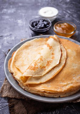 Krep krep farklı reçel ve krema ile