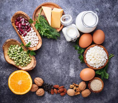 Kalsiyum zengin gıda kümesi. 