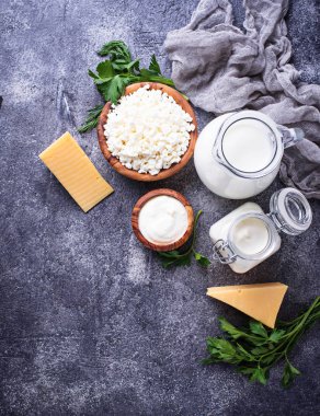 Çeşitli süt ürünleri ürün yelpazesine.