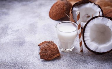 Non-süt Hindistan cevizi sütü. Sağlıklı içecek 