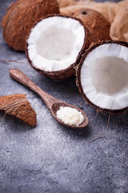 Taze doğranmış Hindistan cevizi ve tıraş  