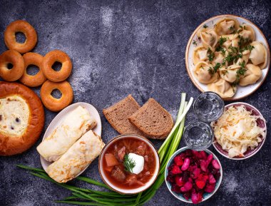 Geleneksel Rus yemekleri, tatlılar ve votka 