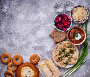 Geleneksel Rus yemekleri, tatlılar ve votka 