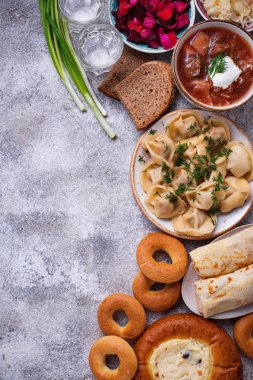 Geleneksel Rus yemekleri, tatlılar ve votka 