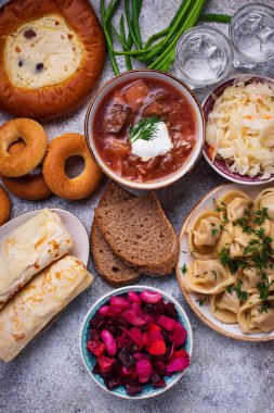 Geleneksel Rus yemekleri, tatlılar ve votka 