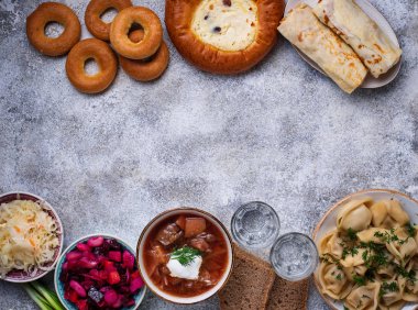 Geleneksel Rus yemekleri, tatlılar ve votka 