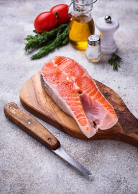 Baharat ile taze somon steak