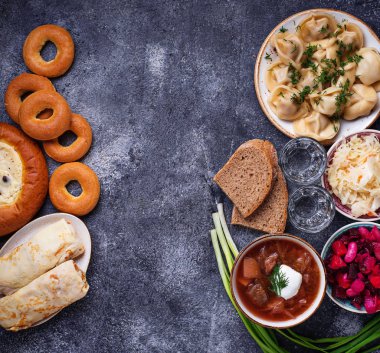 Geleneksel Rus yemekleri, tatlılar ve votka 