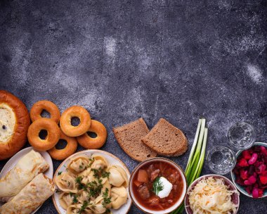 Geleneksel Rus yemekleri, tatlılar ve votka 