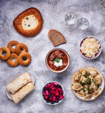 Geleneksel Rus yemekleri, tatlılar ve votka 