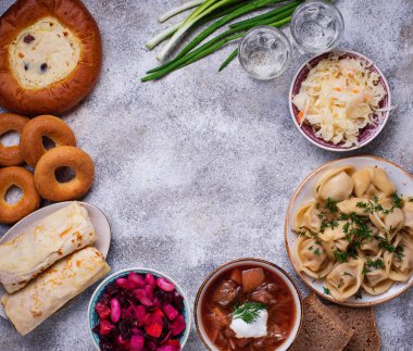 Geleneksel Rus yemekleri, tatlılar ve votka 