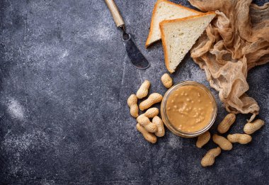 Ev yapımı fıstık ezmesi ve fındık