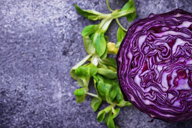 Kırmızı lahana kesti. Üstten Görünüm