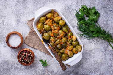 Havuç ile fırında Brüksel lahanası