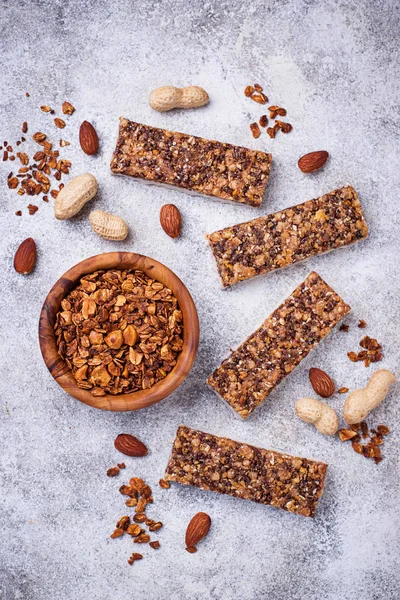 Barras de granola caseras con nueces . — Foto de Stock