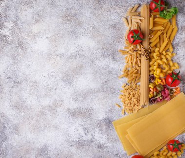 Makarna ve kiraz domates çeşitli tip