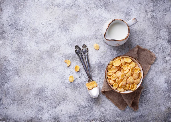 Sereal jagung manis serpih dalam mangkuk — Stok Foto