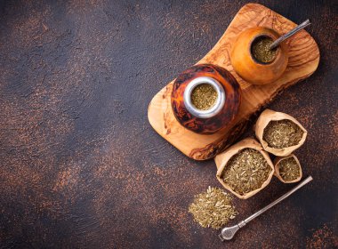 Su kabakları ve bombilla yerba mate çay.