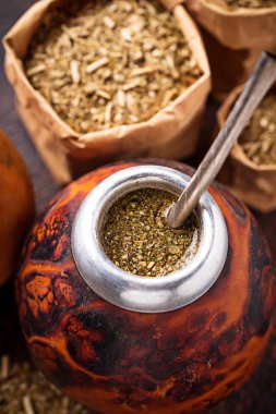 Su kabakları ve bombilla yerba mate çay.