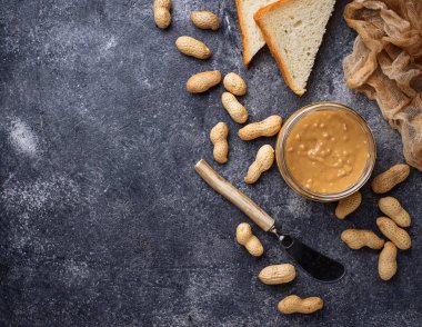 Ev yapımı fıstık ezmesi ve fındık