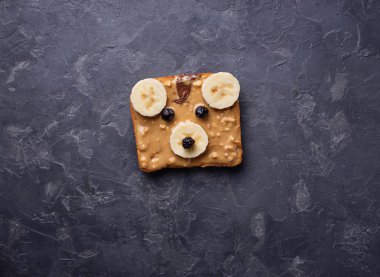 Fıstık ezmesi sandviç ayı 