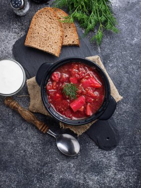 Geleneksel Ukrayna pancar çorbası borsch