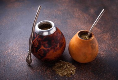 Su kabakları ve bombilla yerba mate çay