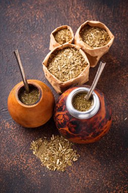 Su kabakları ve bombilla yerba mate çay